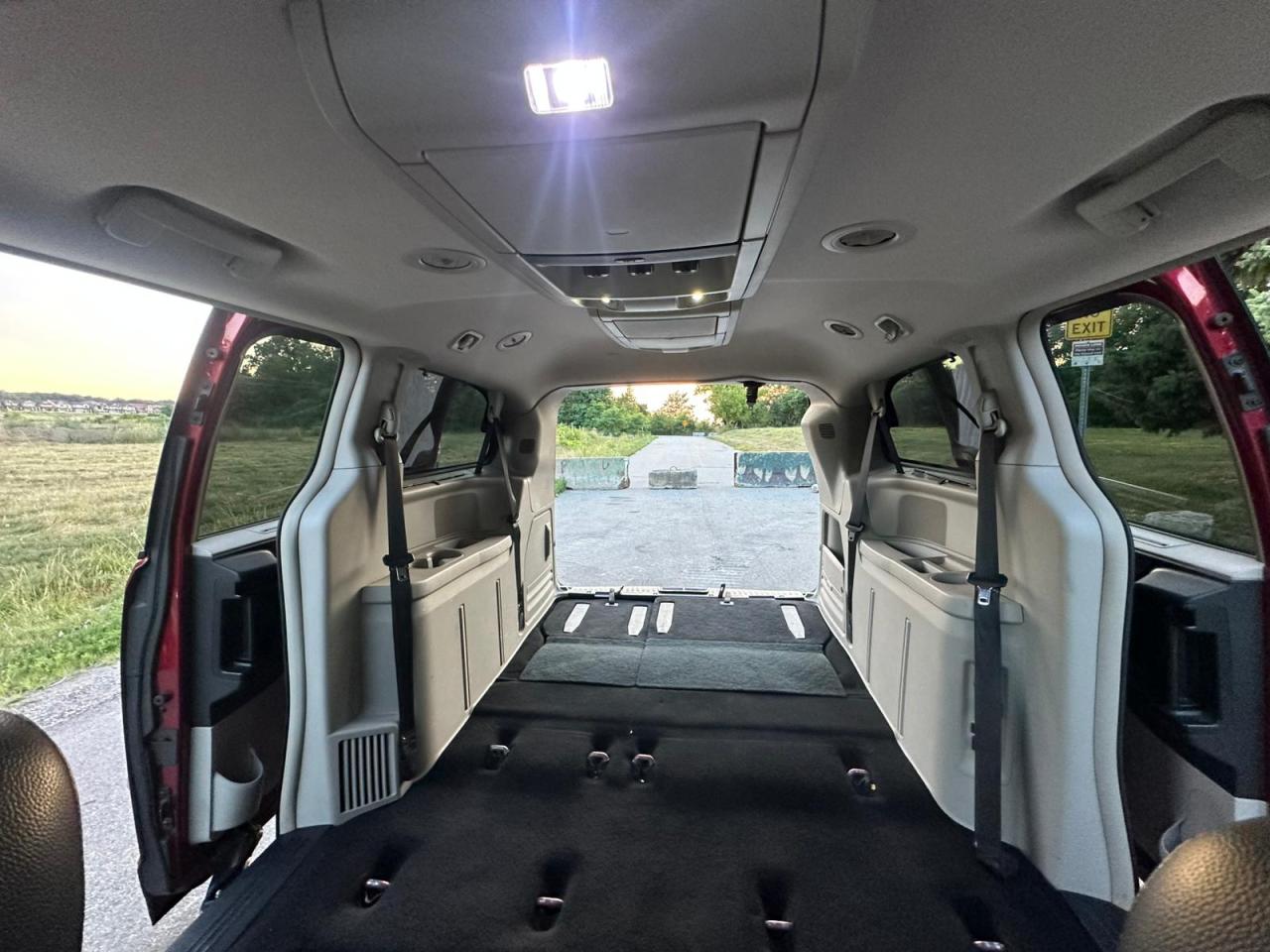 2014 Chrysler Town & Country TOURING - Photo #35