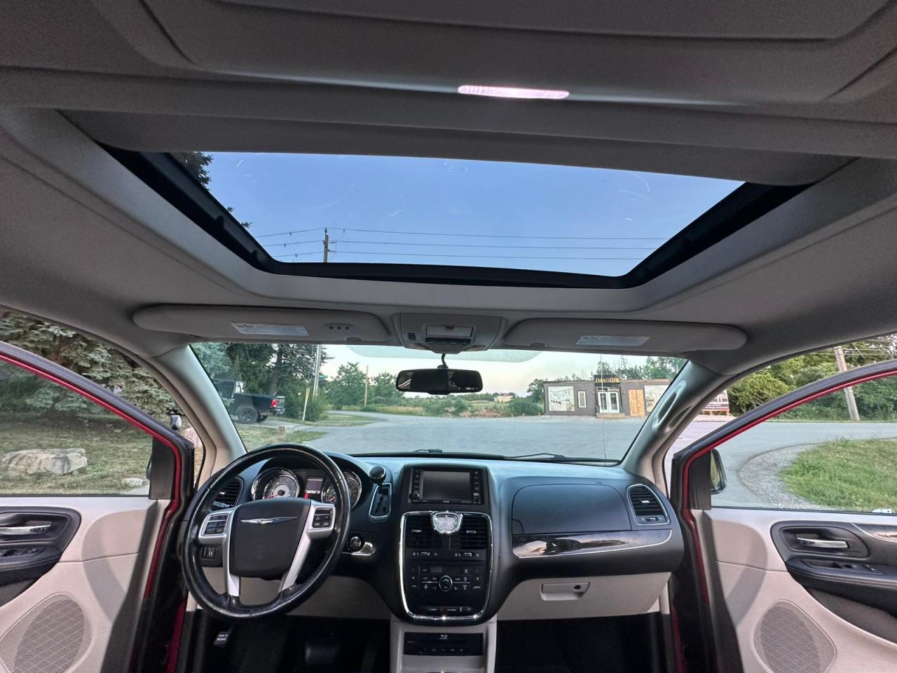 2014 Chrysler Town & Country TOURING - Photo #18