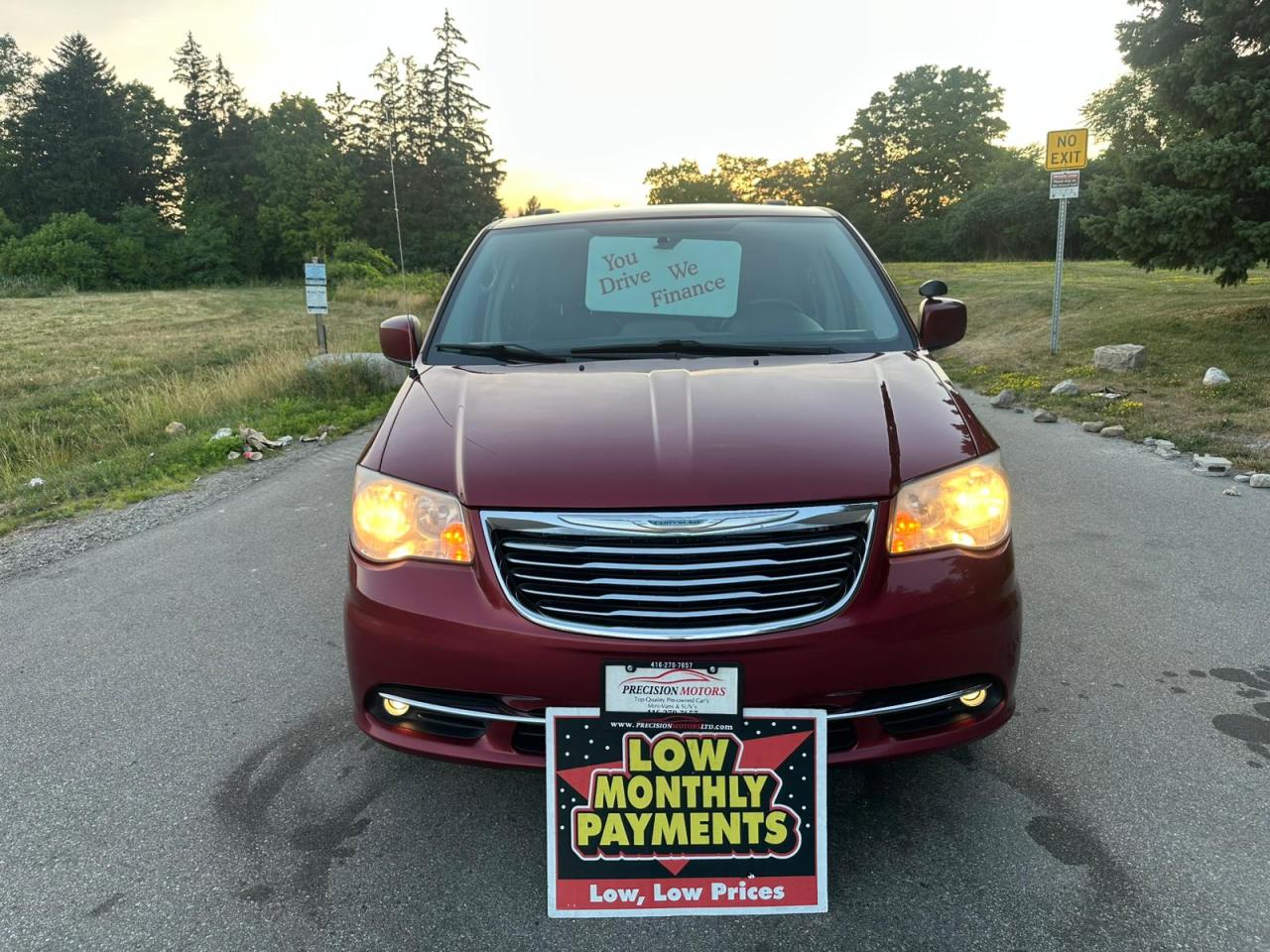 2014 Chrysler Town & Country TOURING - Photo #9