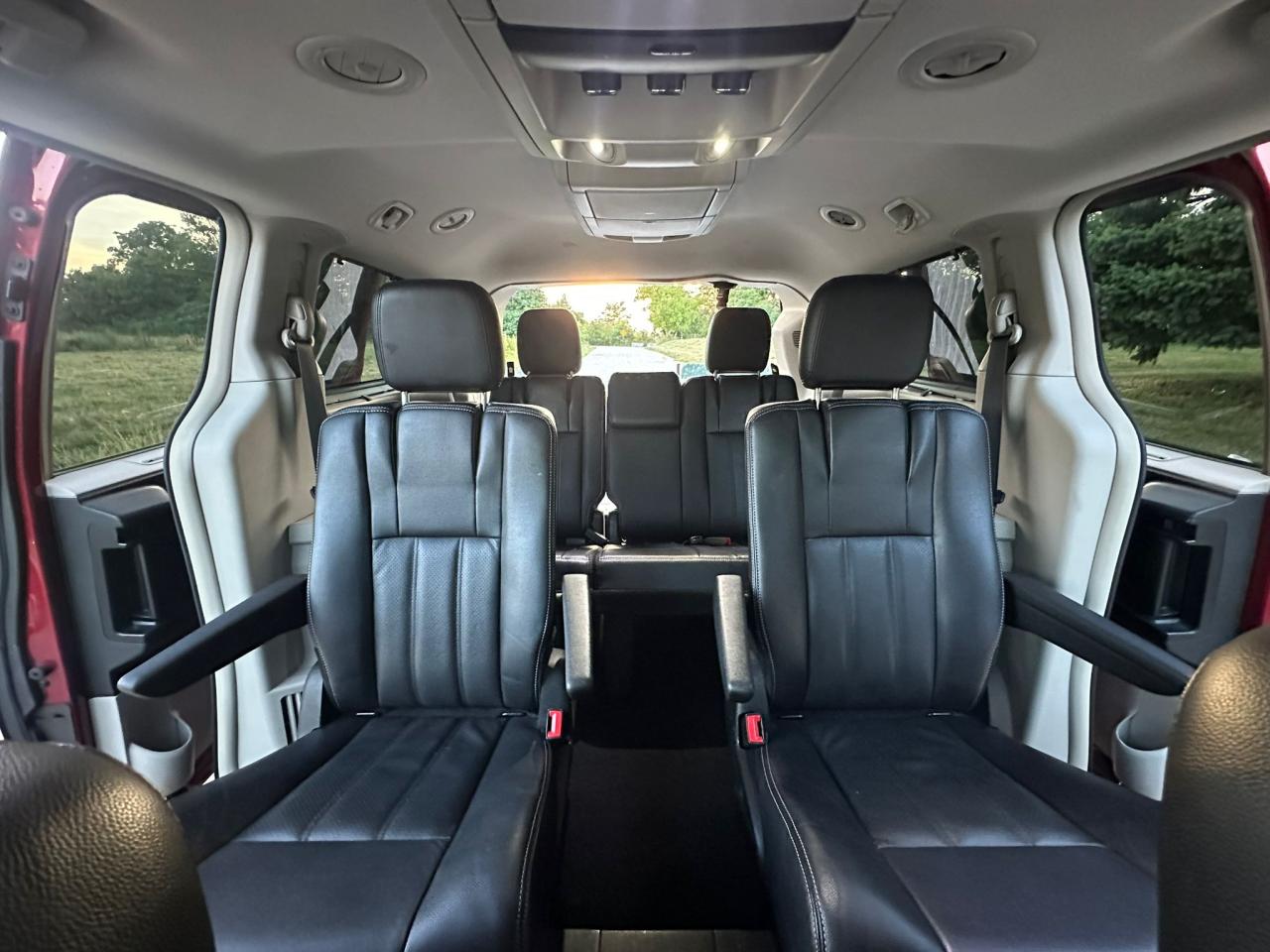 2014 Chrysler Town & Country TOURING - Photo #28