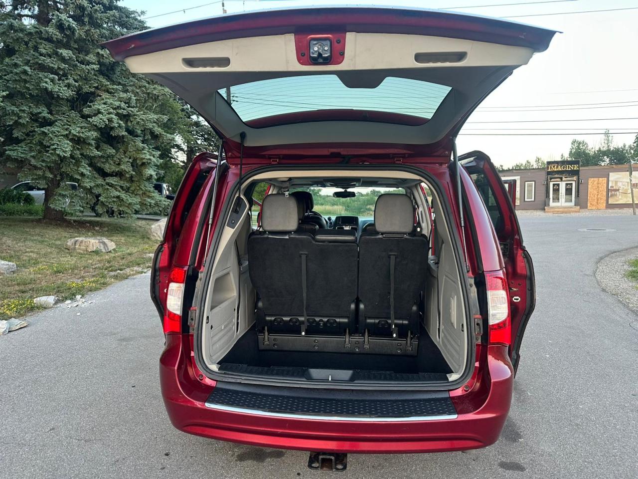 2014 Chrysler Town & Country TOURING - Photo #14
