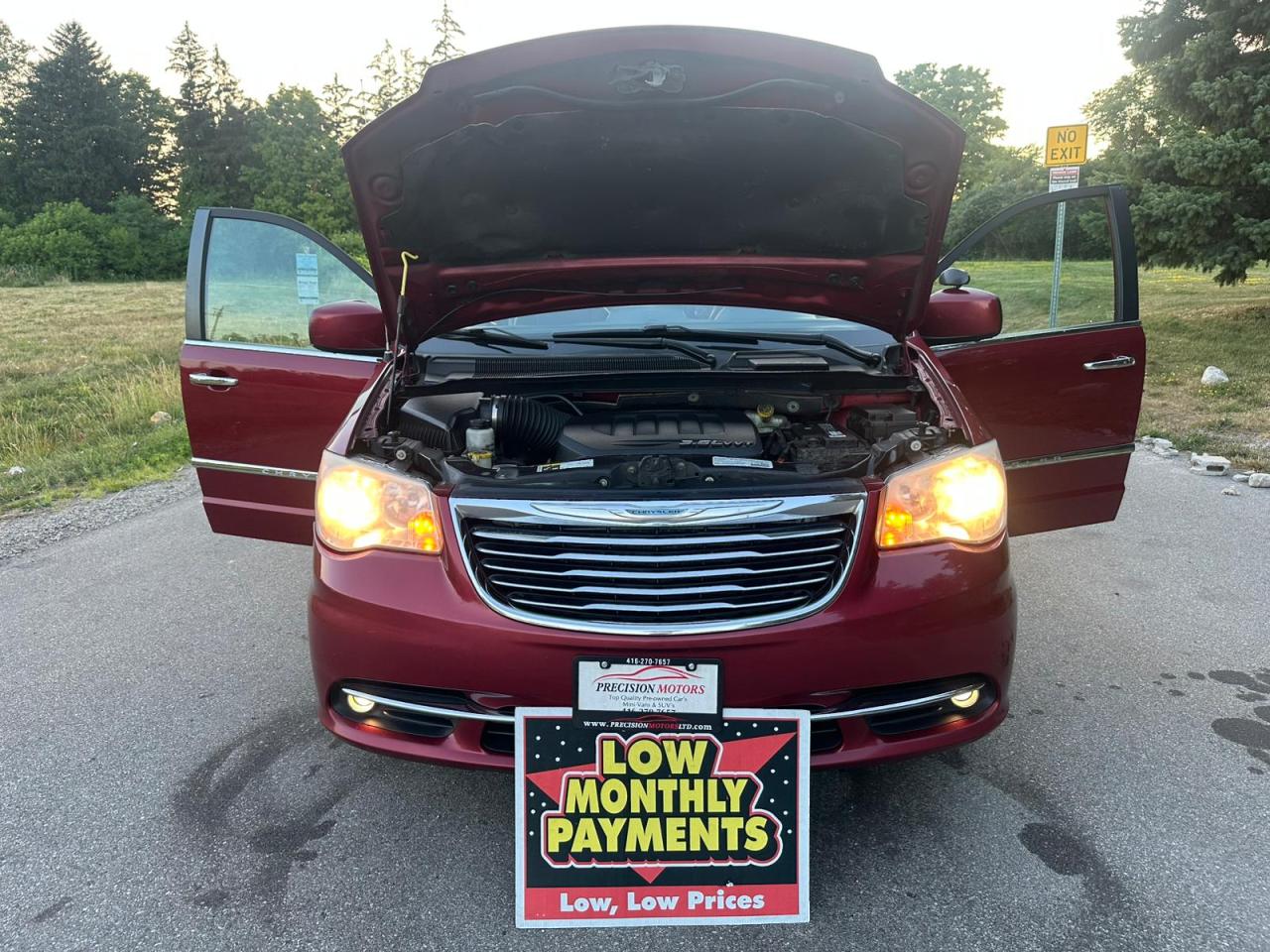 2014 Chrysler Town & Country TOURING - Photo #10