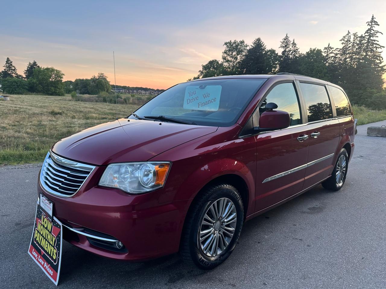 2014 Chrysler Town & Country TOURING - Photo #2