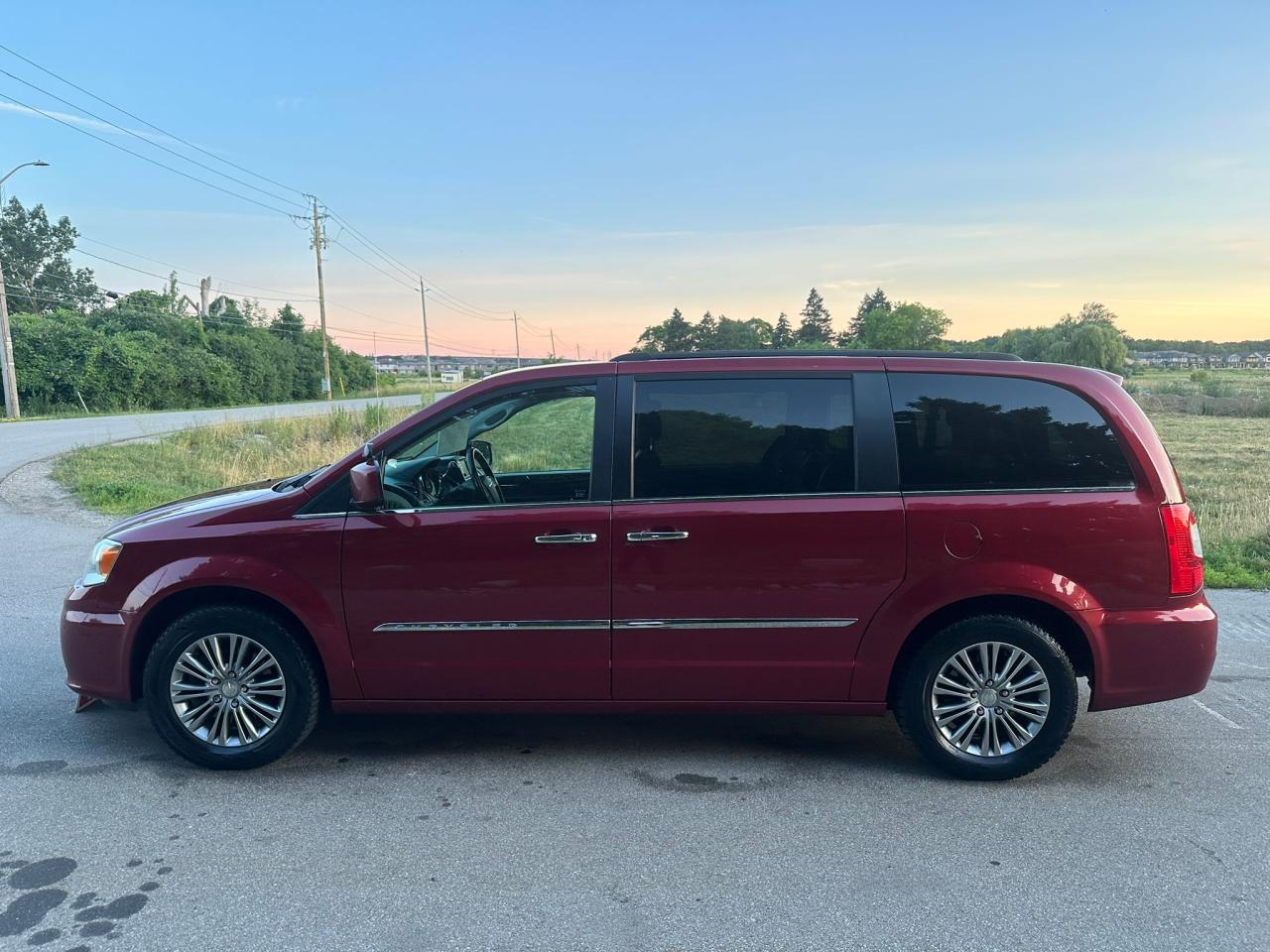 2014 Chrysler Town & Country TOURING - Photo #3