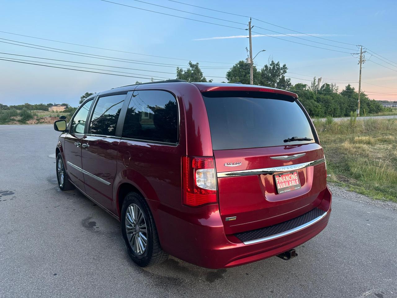 2014 Chrysler Town & Country TOURING - Photo #4