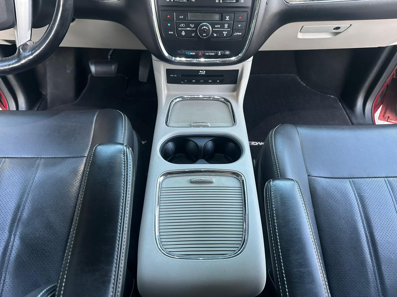 2014 Chrysler Town & Country TOURING - Photo #20