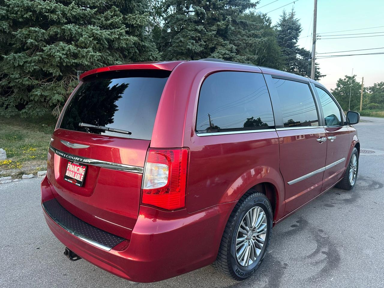 2014 Chrysler Town & Country TOURING - Photo #6