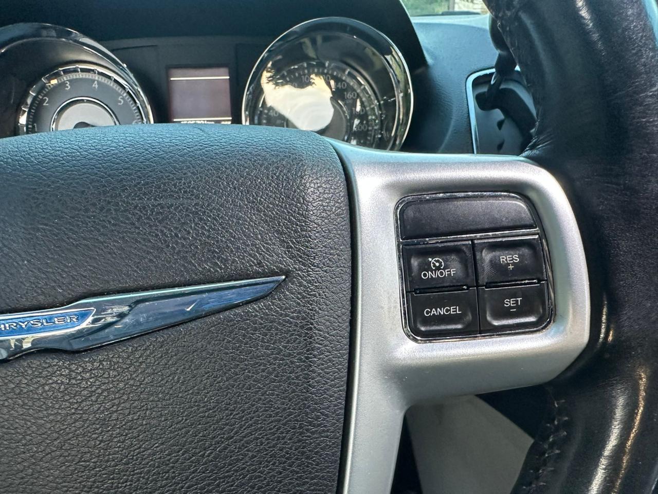 2014 Chrysler Town & Country TOURING - Photo #24