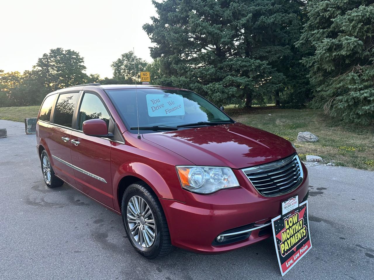 2014 Chrysler Town & Country TOURING - Photo #8