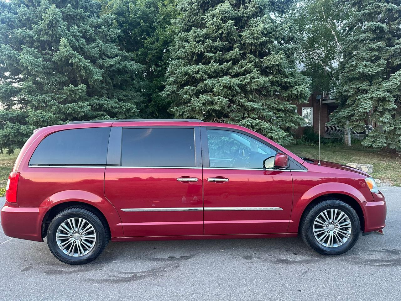 2014 Chrysler Town & Country TOURING - Photo #7