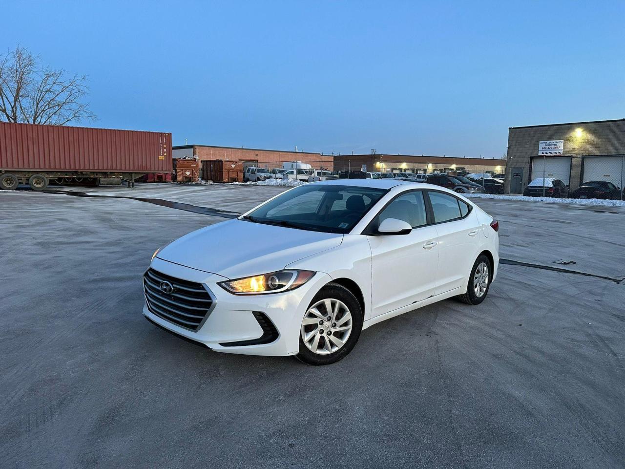 2017 Hyundai Elantra LE // CERTIFIED // 3y WARRANTY AVAILABLE - Photo #2