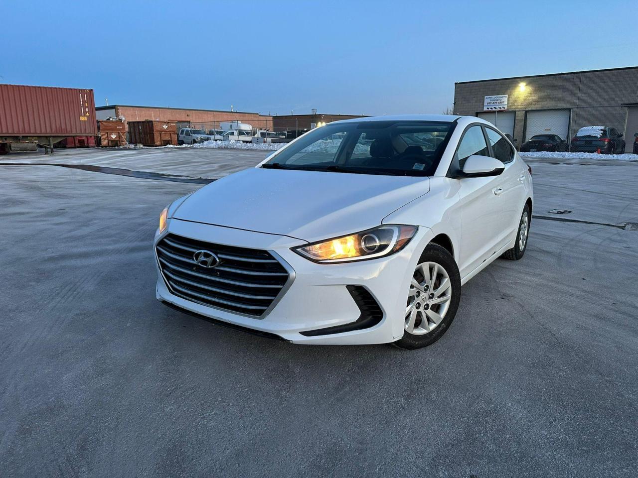 2017 Hyundai Elantra LE // CERTIFIED // 3y WARRANTY AVAILABLE - Photo #3