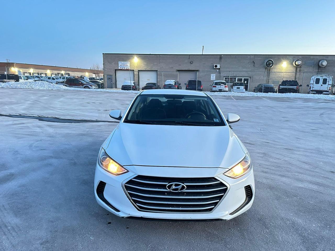 2017 Hyundai Elantra LE // CERTIFIED // 3y WARRANTY AVAILABLE - Photo #4