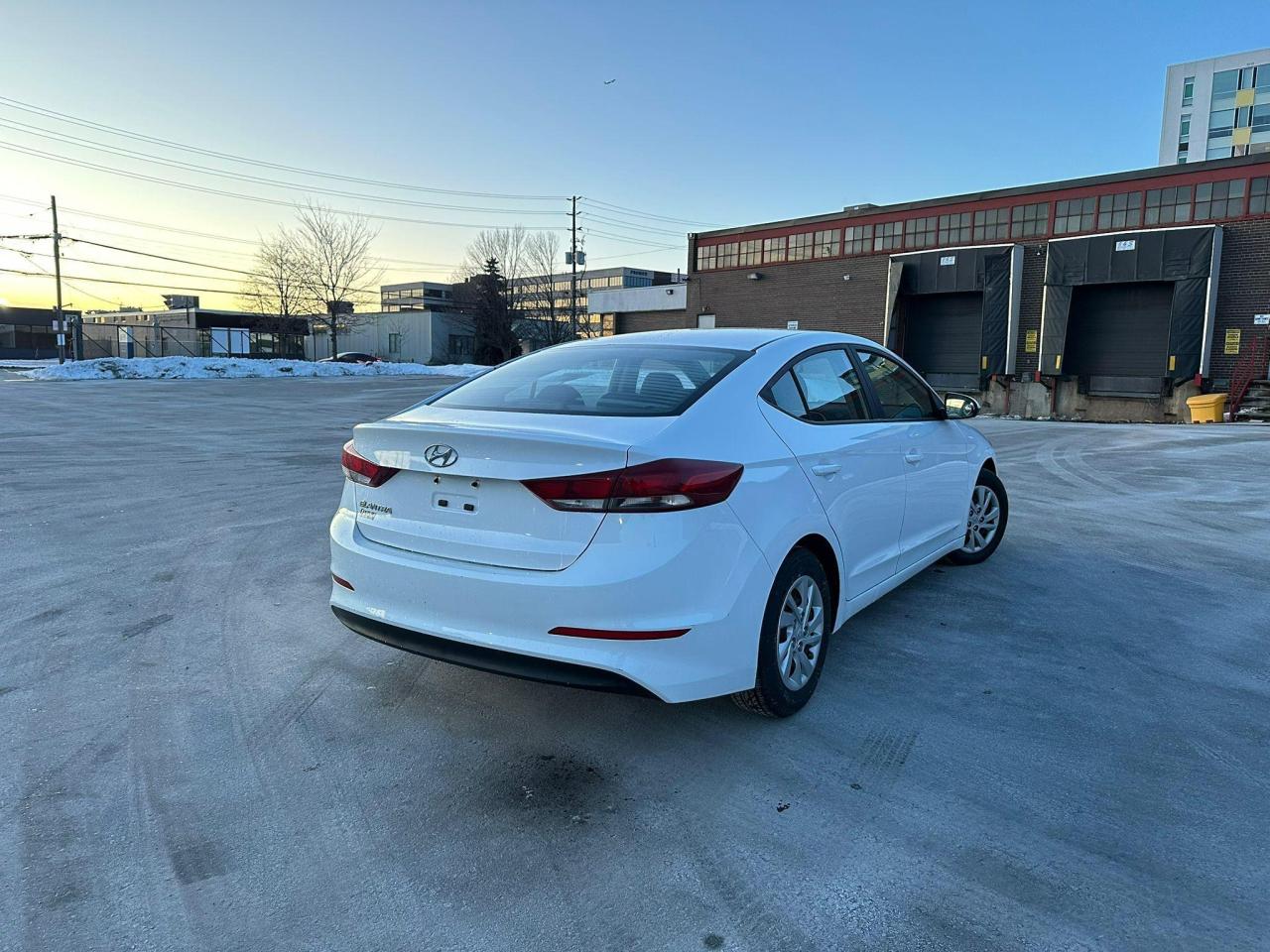 2017 Hyundai Elantra LE // CERTIFIED // 3y WARRANTY AVAILABLE - Photo #9