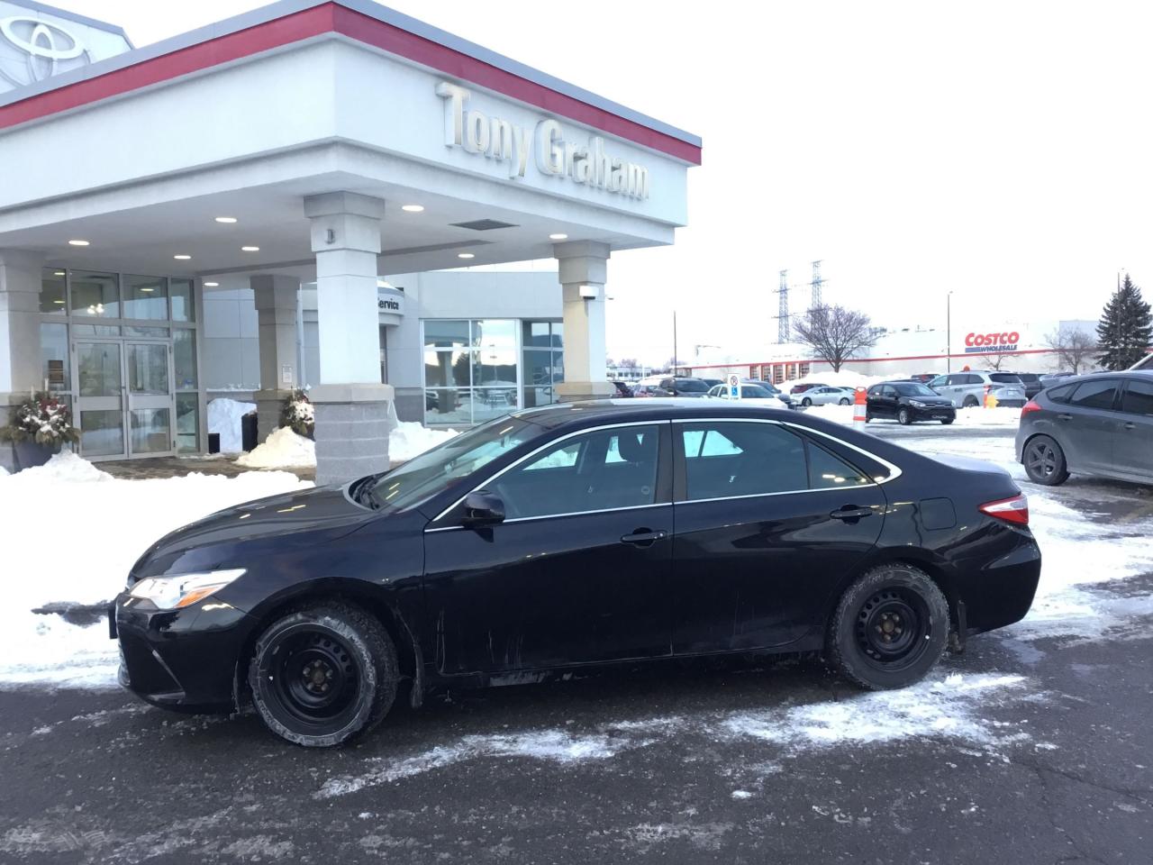 Used 2017 Toyota Camry LE for sale in Ottawa, ON