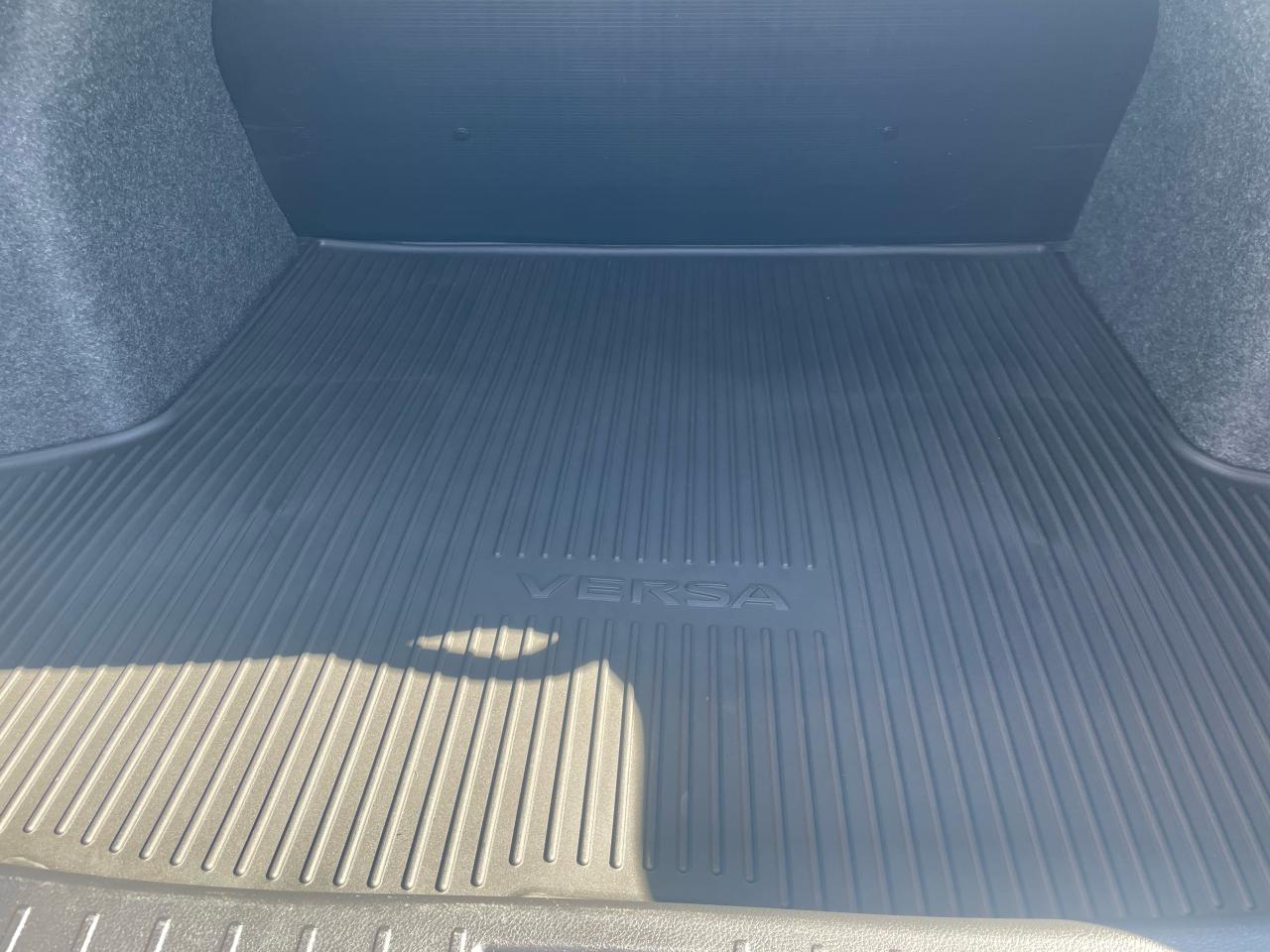 2025 Nissan Versa S Photo6