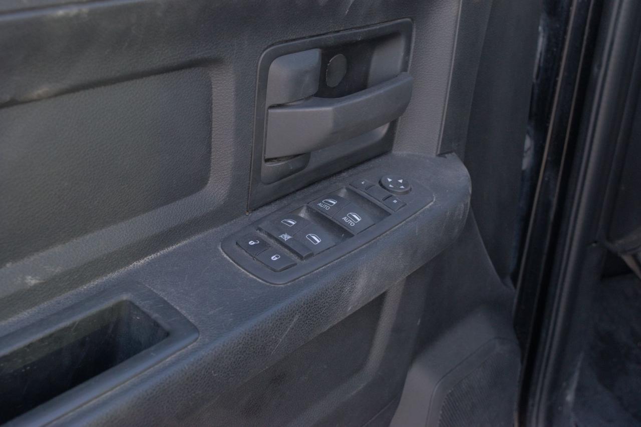 2021 RAM 1500 Classic Tradesman Crew Cab SWB 4WD - Photo #11
