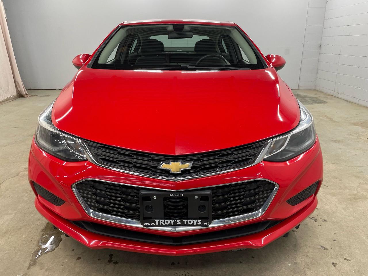 2017 Chevrolet Cruze LT Photo2