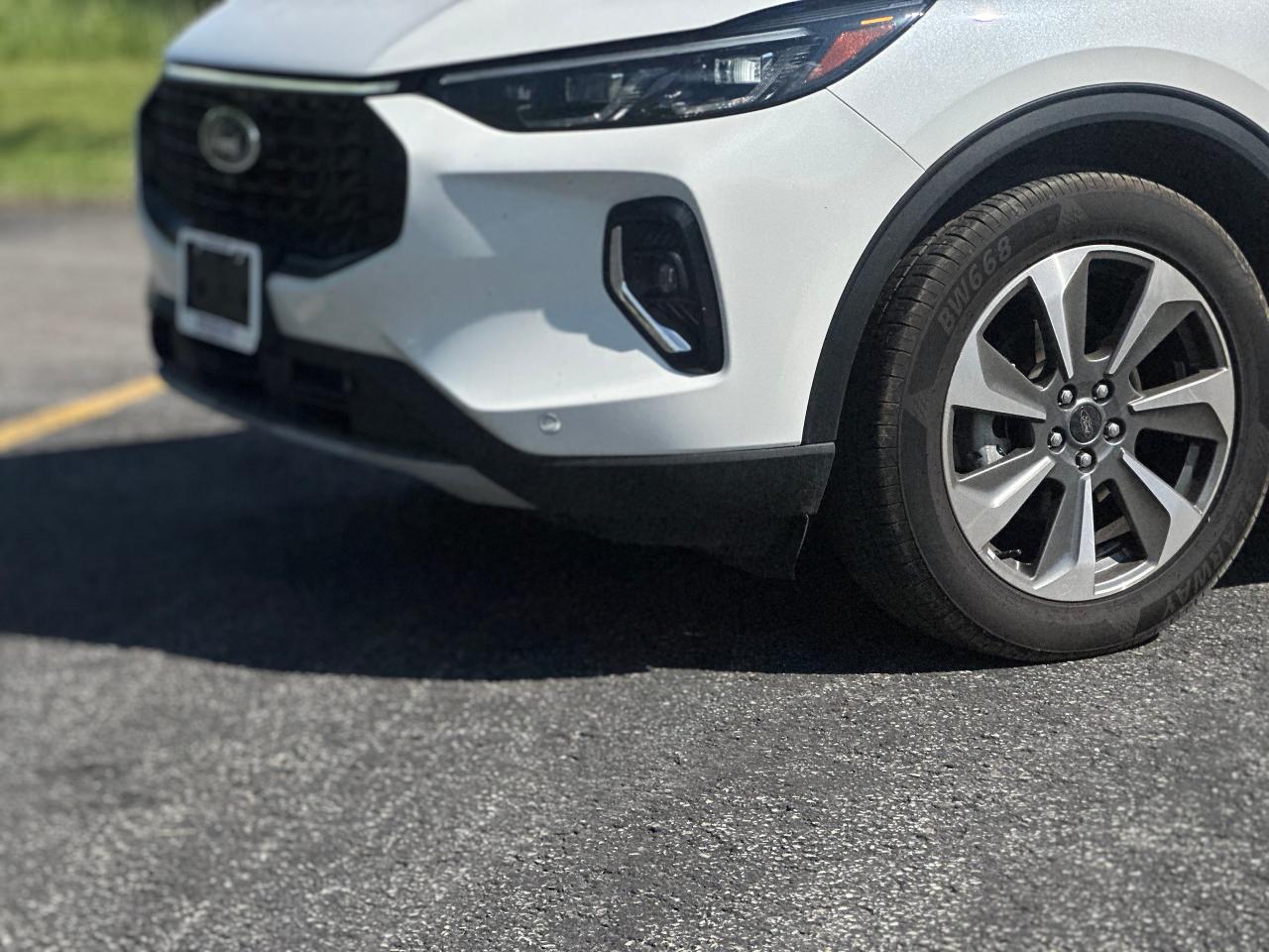 2023 Ford Escape Platinum - Photo #2