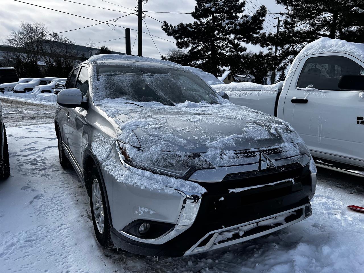 Used 2020 Mitsubishi Outlander ES / S-AWC / 7 SEATER / BACKCAM / HTD SEATS for sale in Cambridge, ON