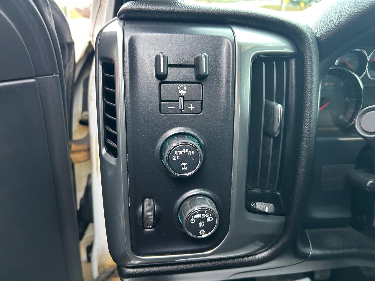 2018 Chevrolet Silverado 1500 4WD CREW CAB 153.0" LT W/1LT - Photo #11