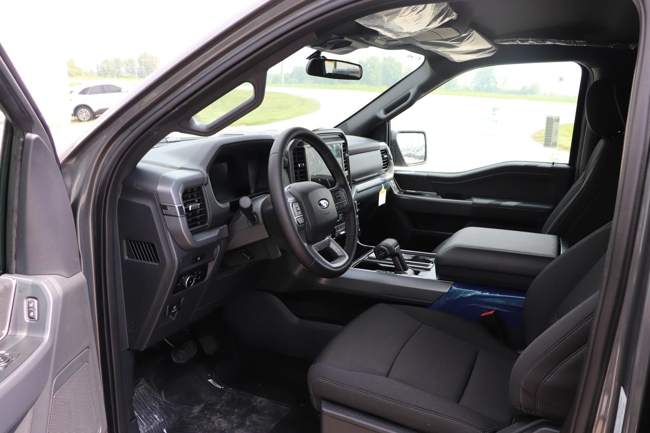 2025 Ford F-150 XLT 4WD SuperCrew 5.5' Box Photo5