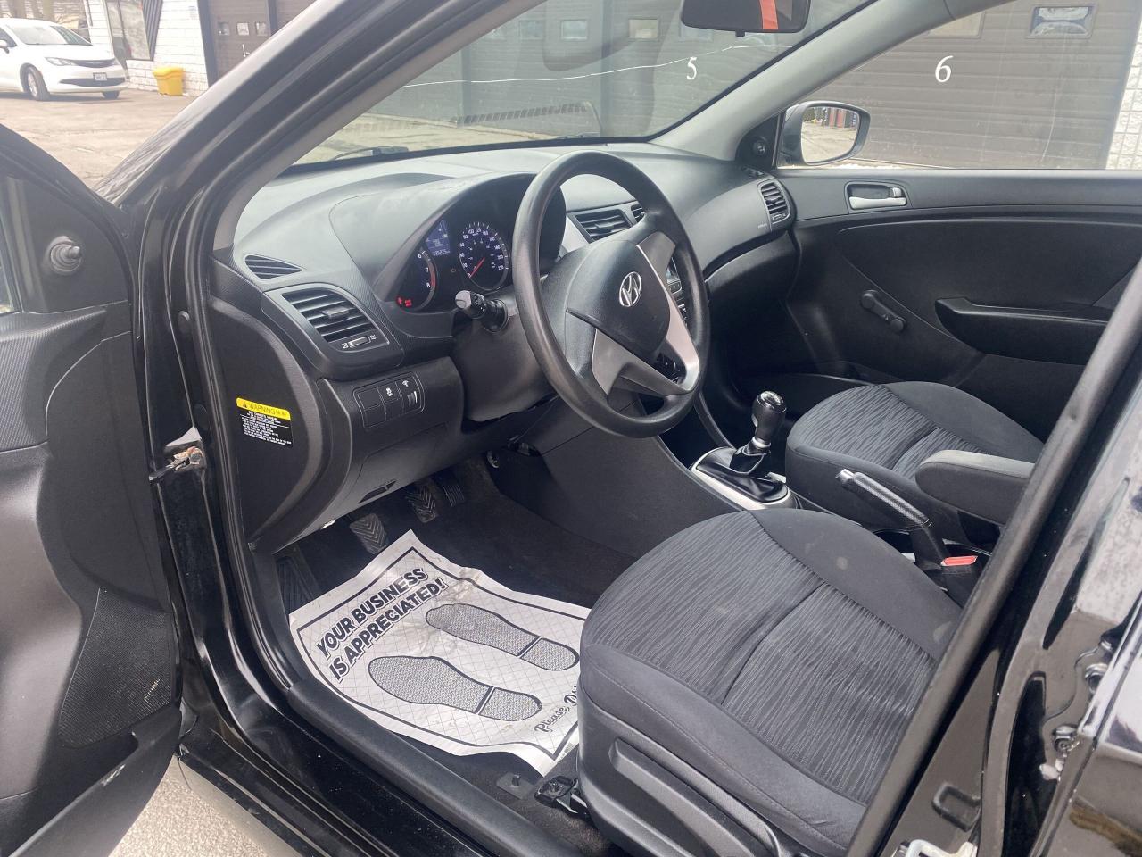 2017 Hyundai Accent 5DR HB MAN L - Photo #6