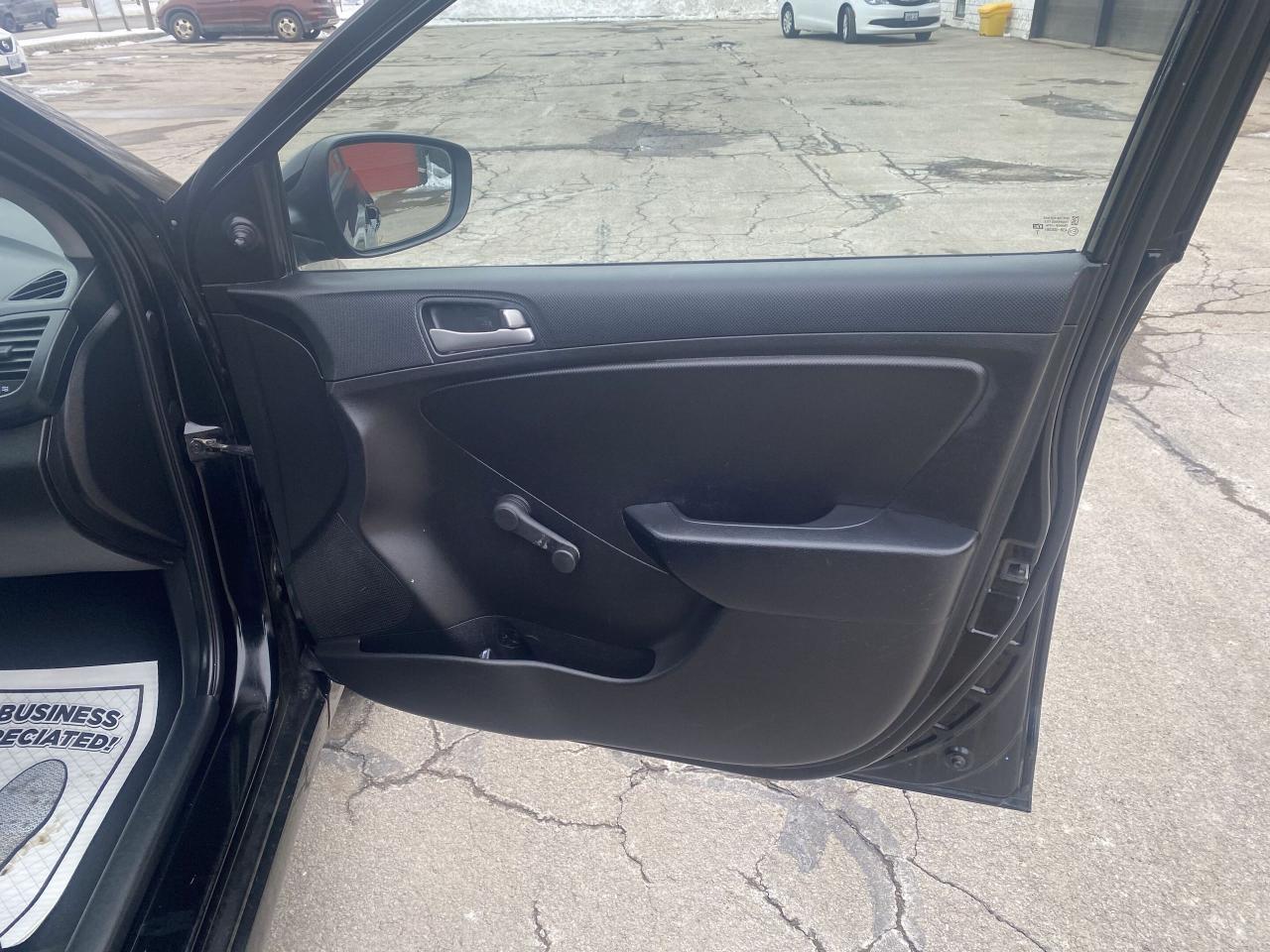 2017 Hyundai Accent 5DR HB MAN L - Photo #18