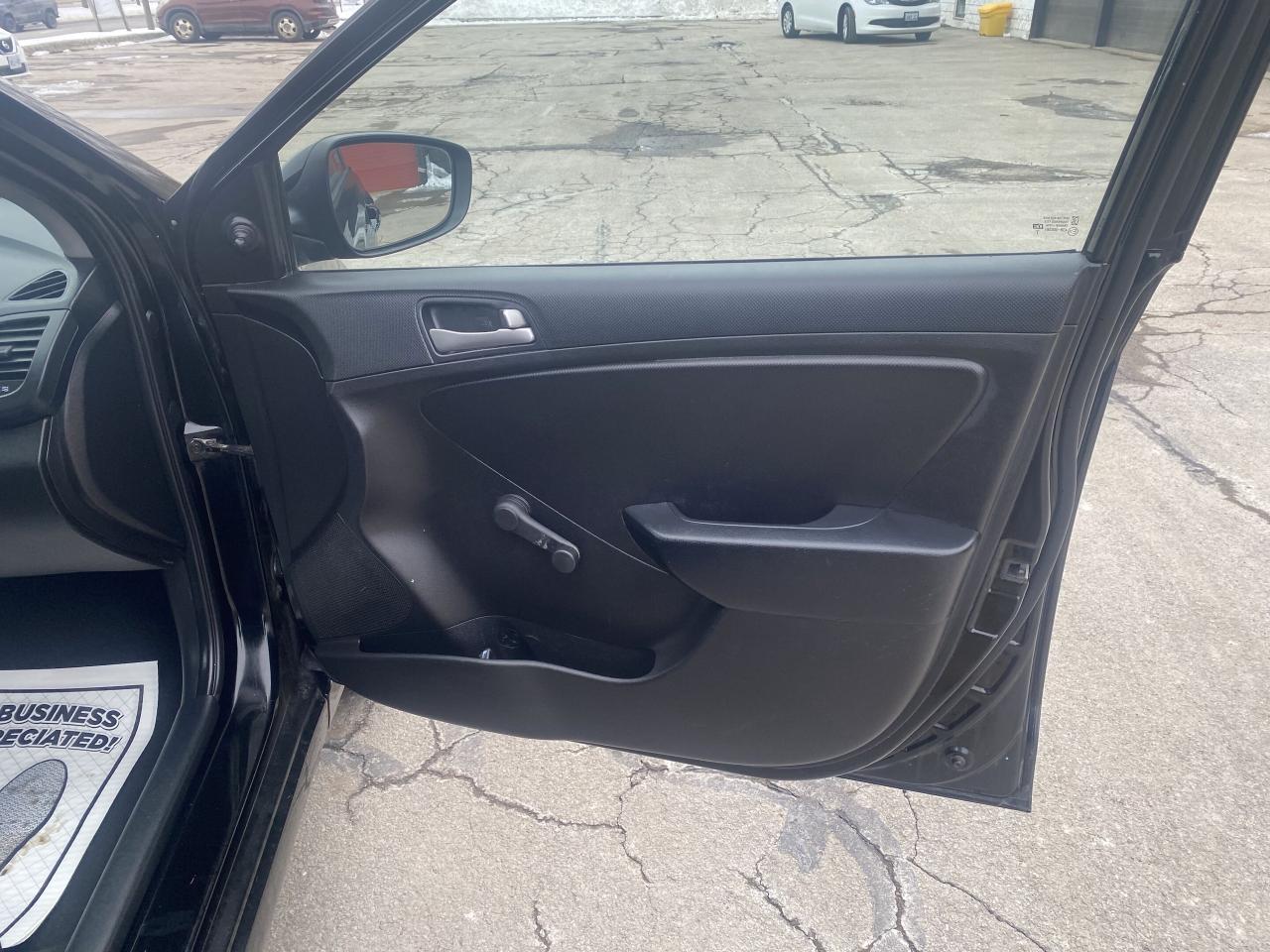 2017 Hyundai Accent 5DR HB MAN L - Photo #18