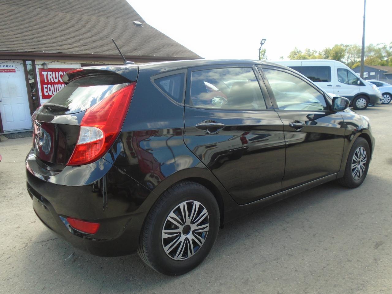 2017 Hyundai Accent 5DR HB MAN L Photo4