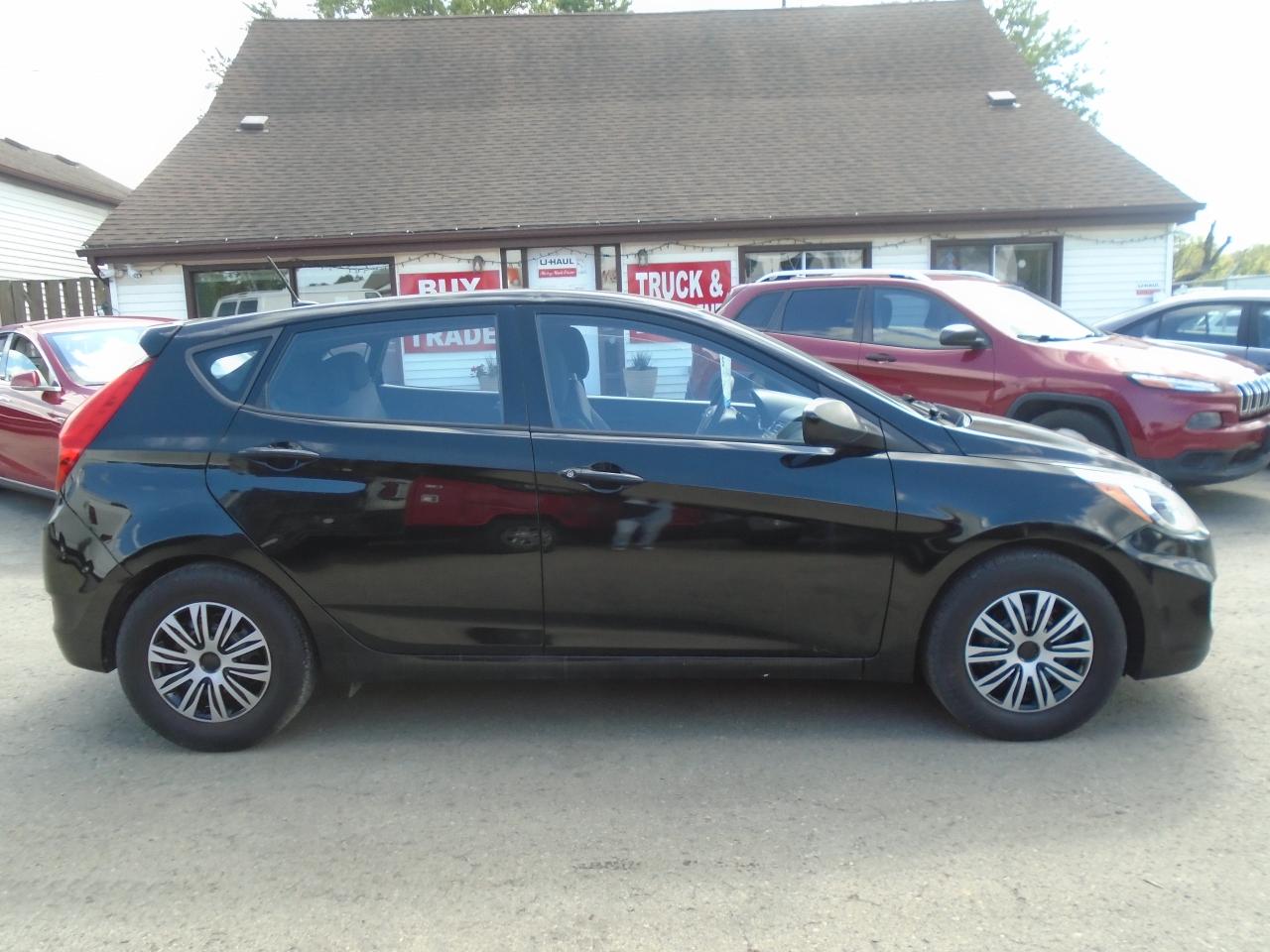 2017 Hyundai Accent 5DR HB MAN L - Photo #3