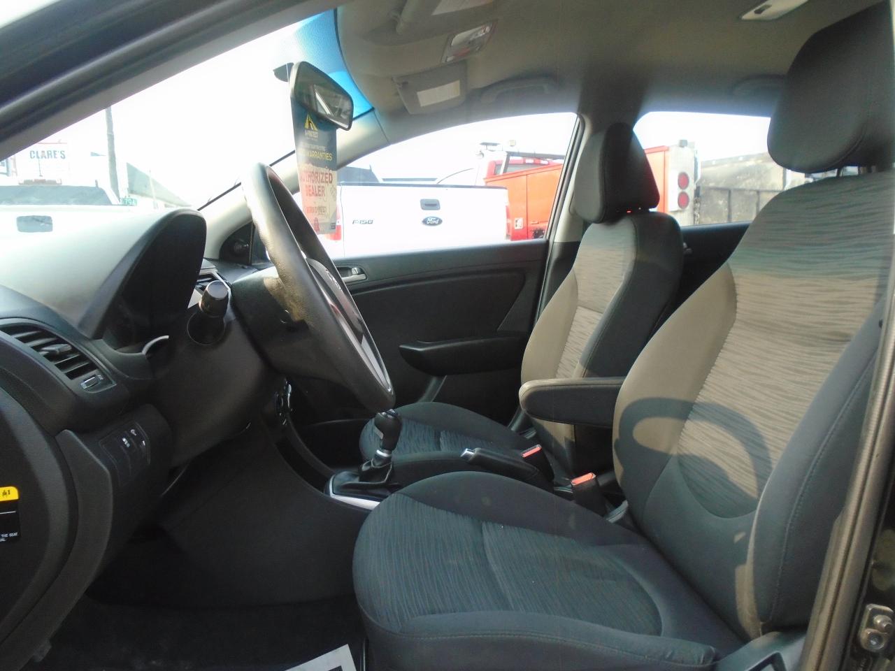 2017 Hyundai Accent 5DR HB MAN L - Photo #9