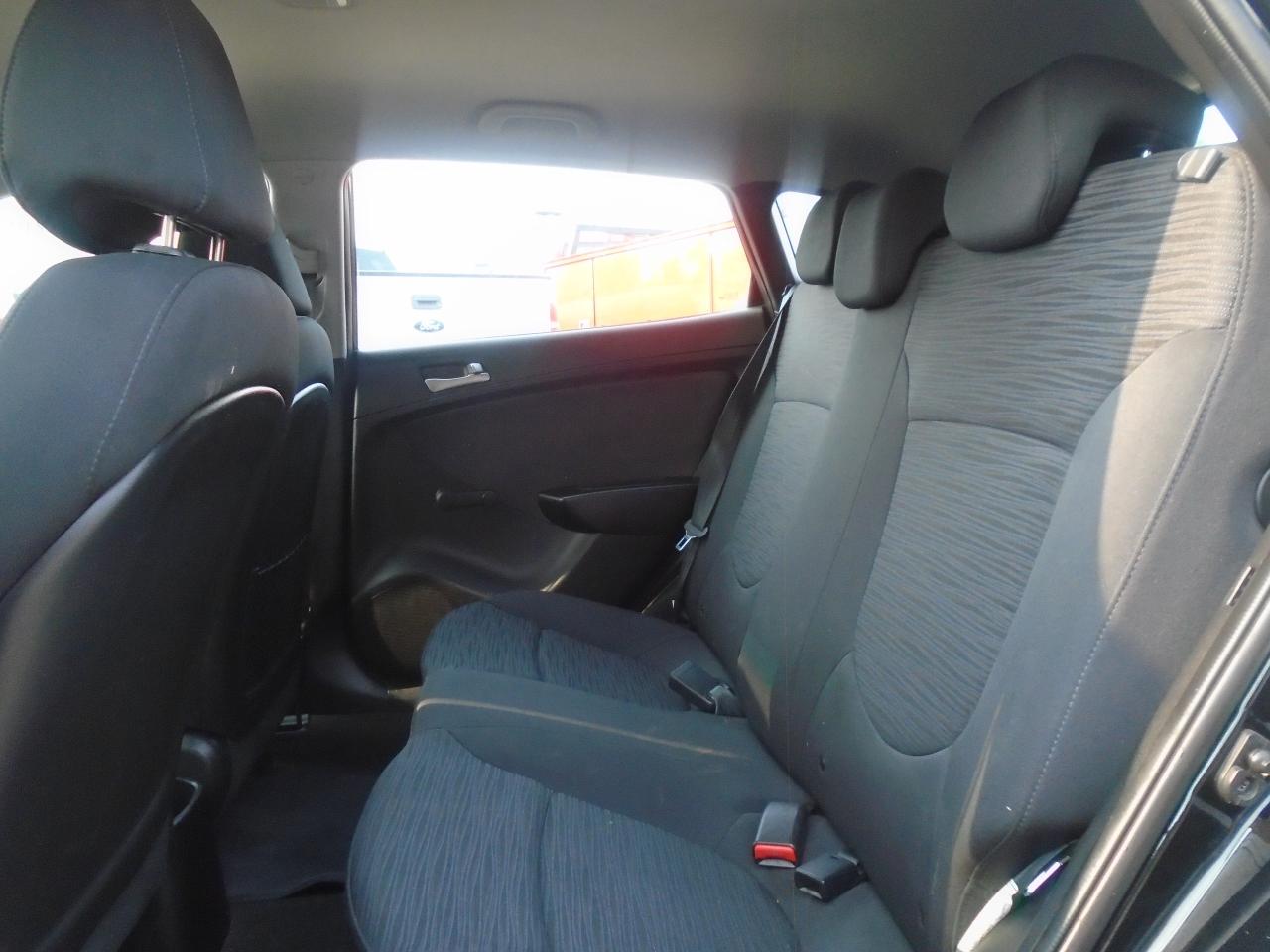 2017 Hyundai Accent 5DR HB MAN L - Photo #24