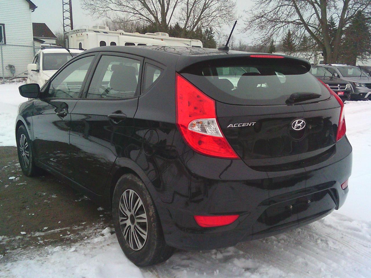 2017 Hyundai Accent 5DR HB MAN L Photo