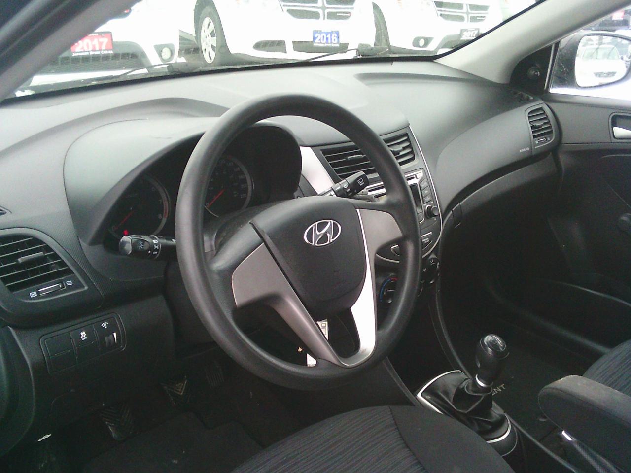 2017 Hyundai Accent 5DR HB MAN L Photo