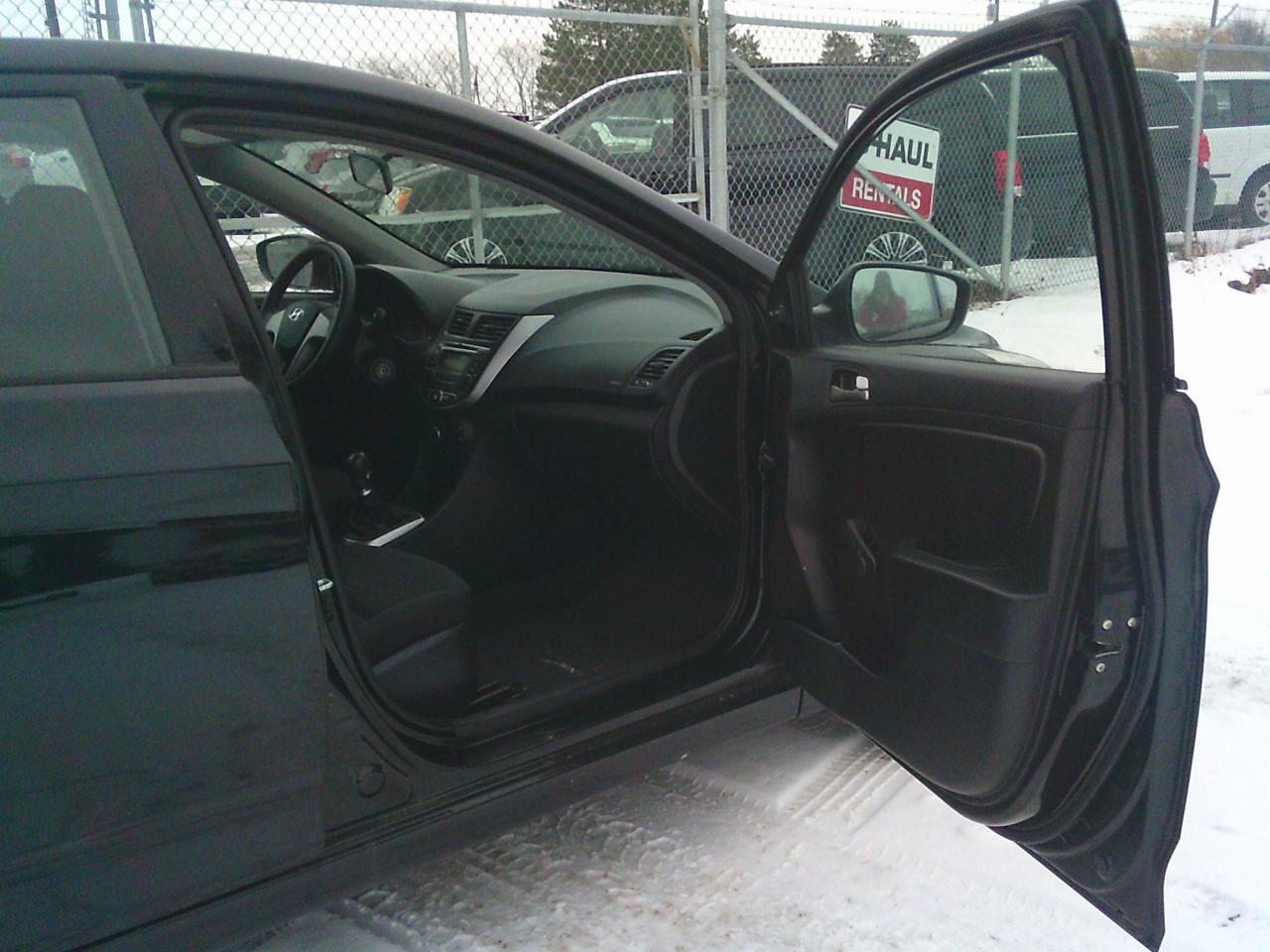 2017 Hyundai Accent 5DR HB MAN L Photo