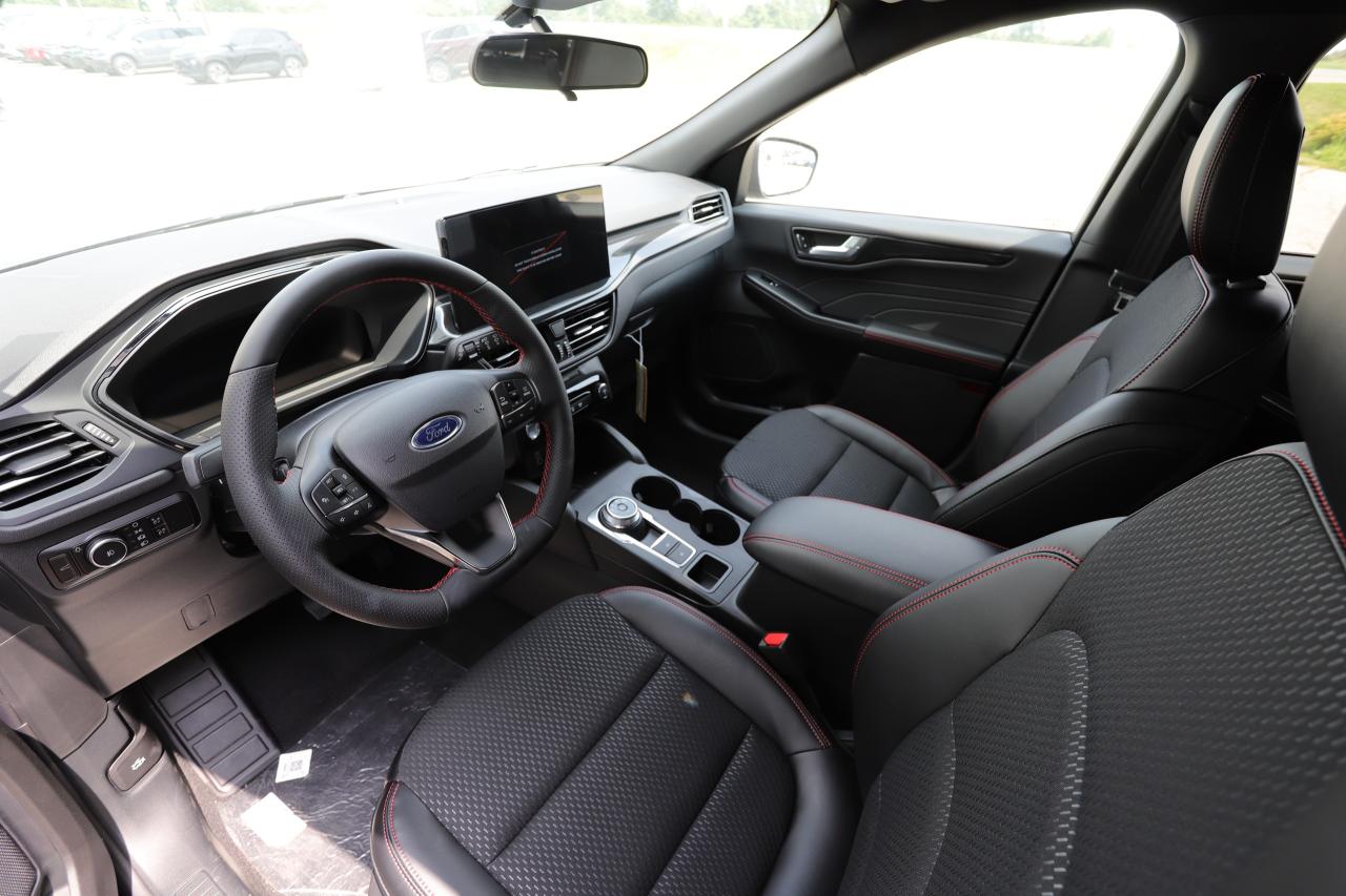 2025 Ford Escape ST-Line Select AWD Photo