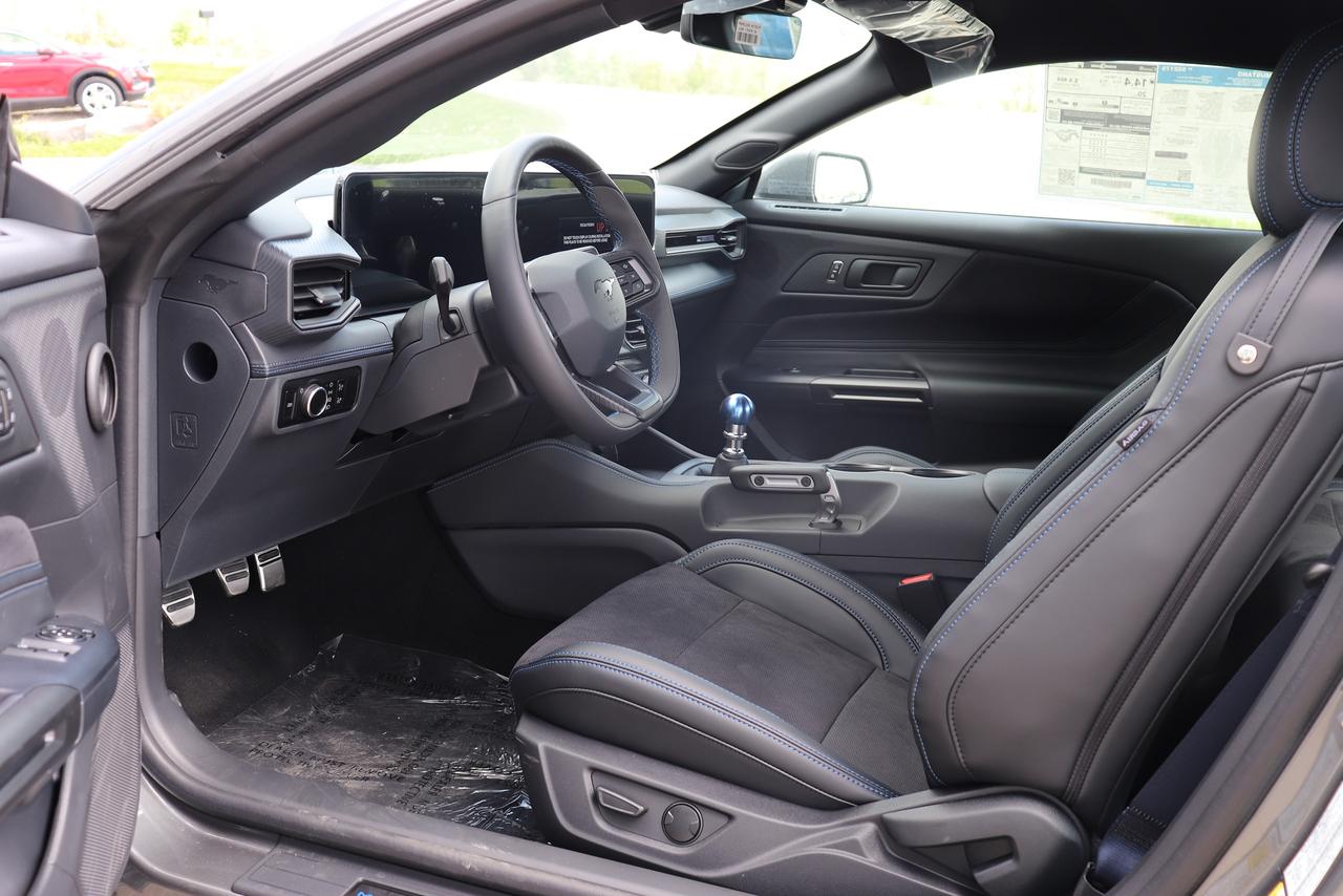 2025 Ford Mustang Dark Horse Fastback Photo