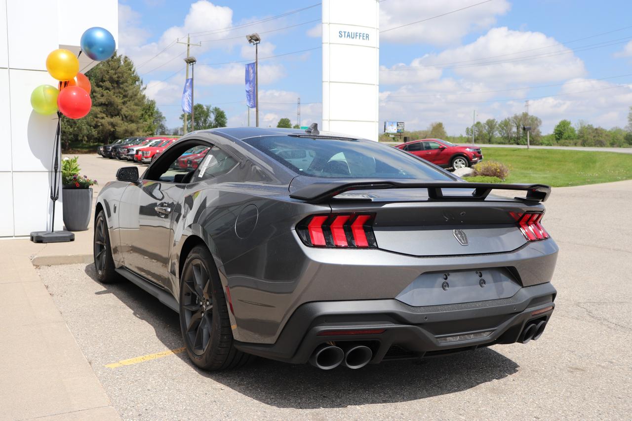 2025 Ford Mustang Dark Horse Fastback Photo3
