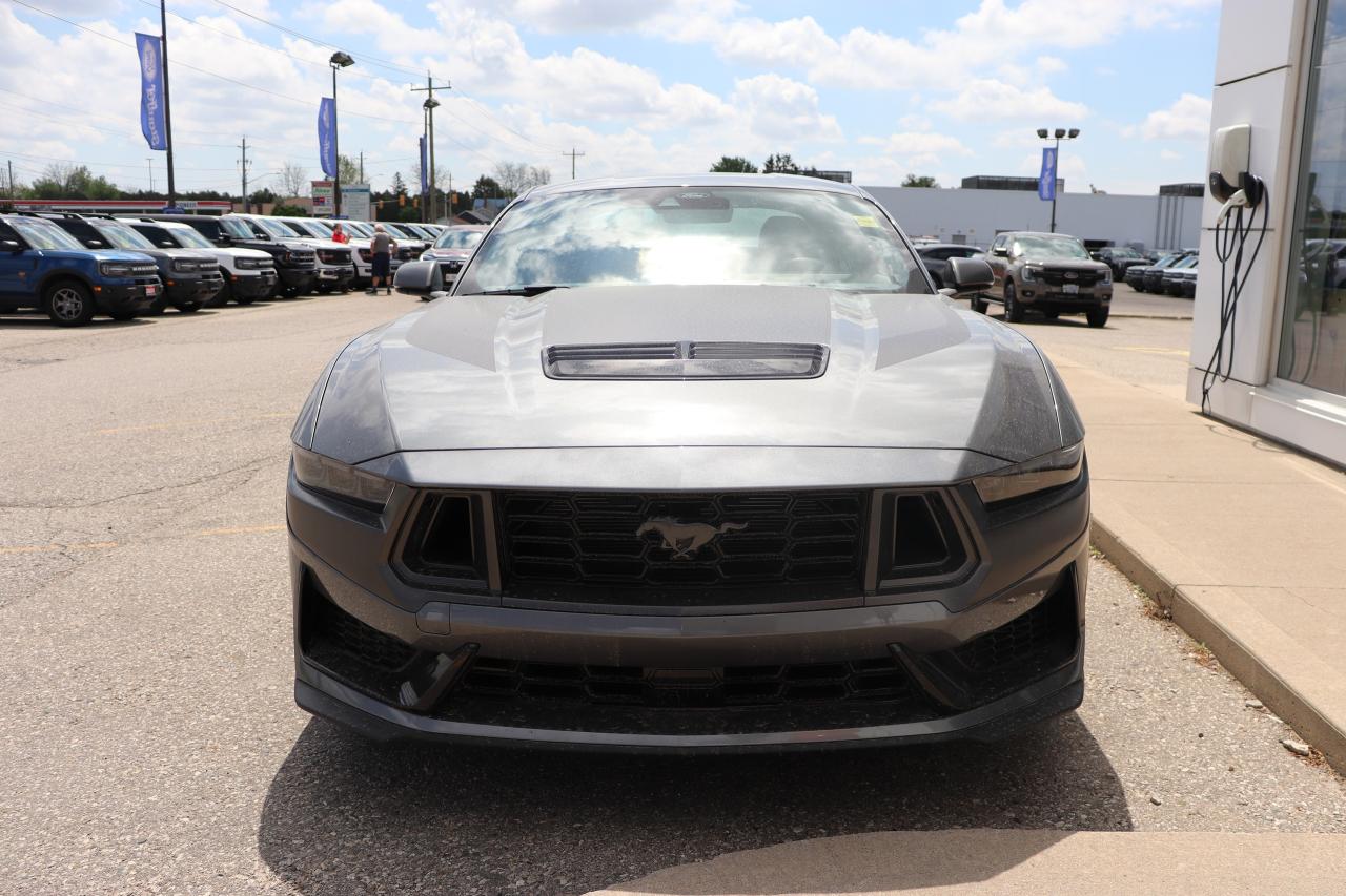2025 Ford Mustang Dark Horse Fastback Photo4