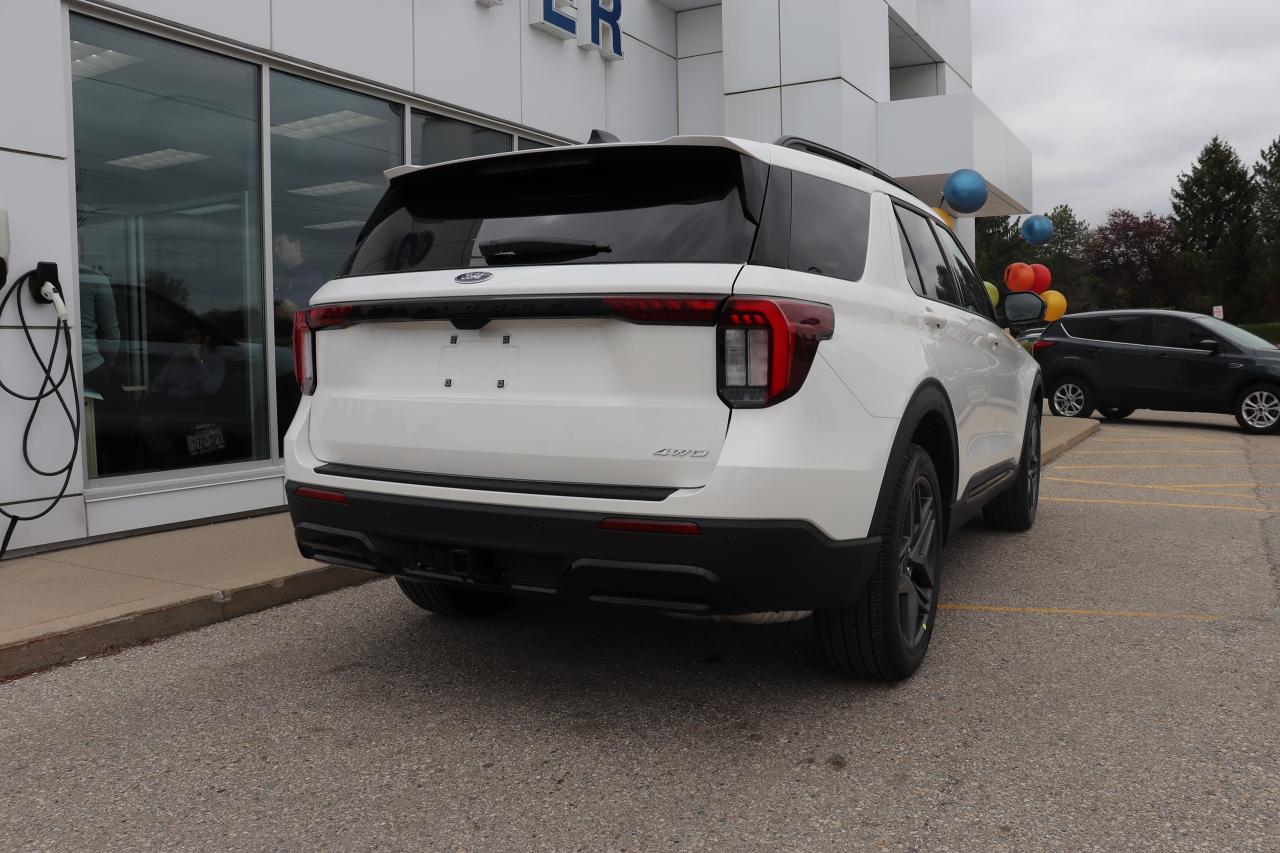 2025 Ford Explorer ST-LINE 4WD Photo1