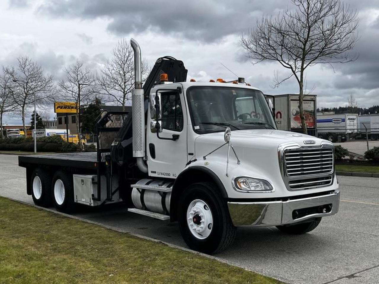 Used 2006 Freightliner M2 112 15 foot Flat Deck With Hiab Crane Diesel for sale in Burnaby, BC