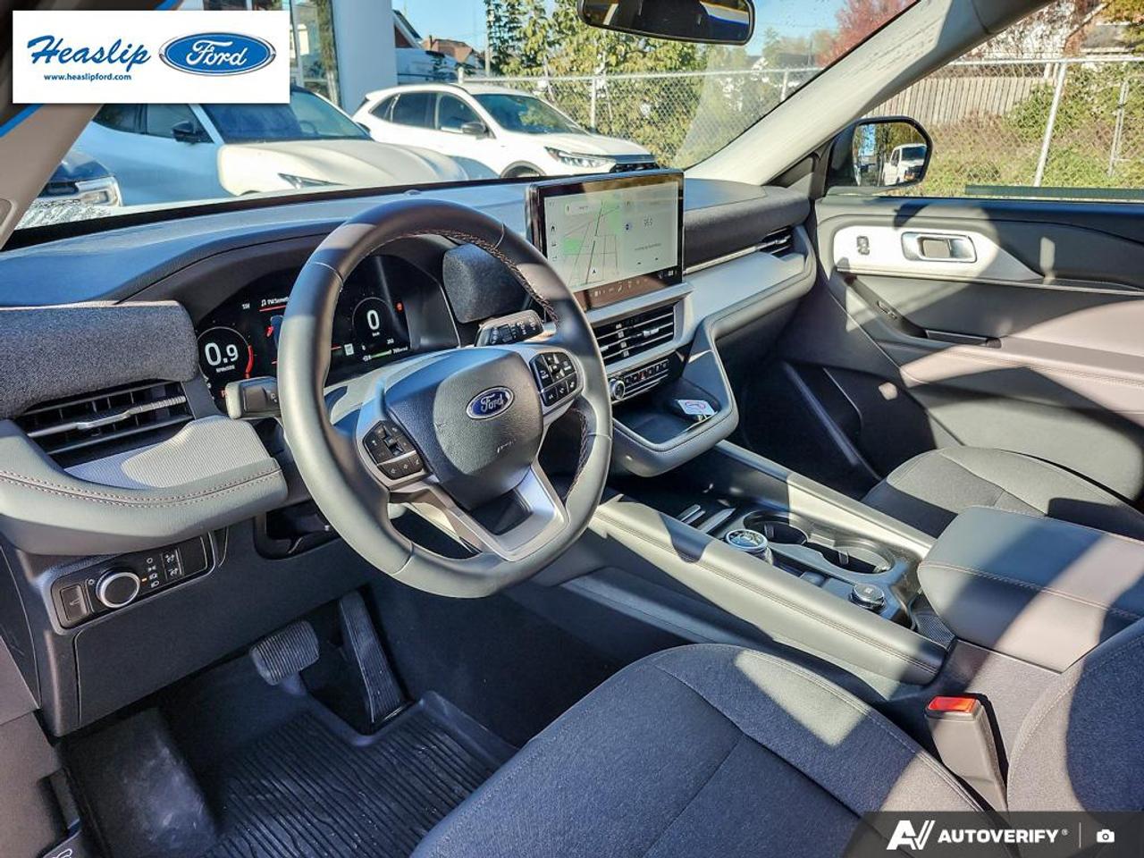 2025 Ford Explorer Active Photo