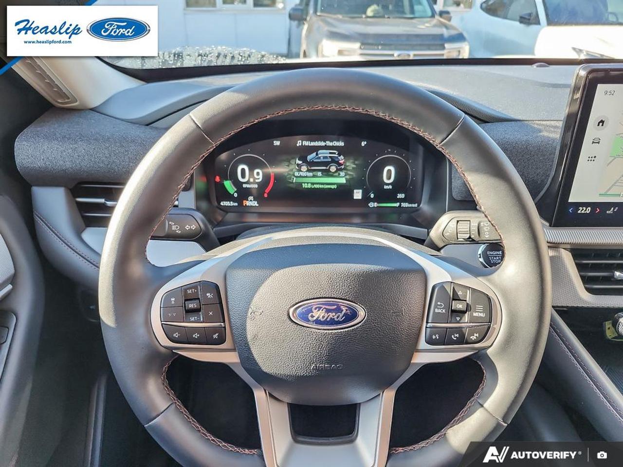 2025 Ford Explorer Active Photo