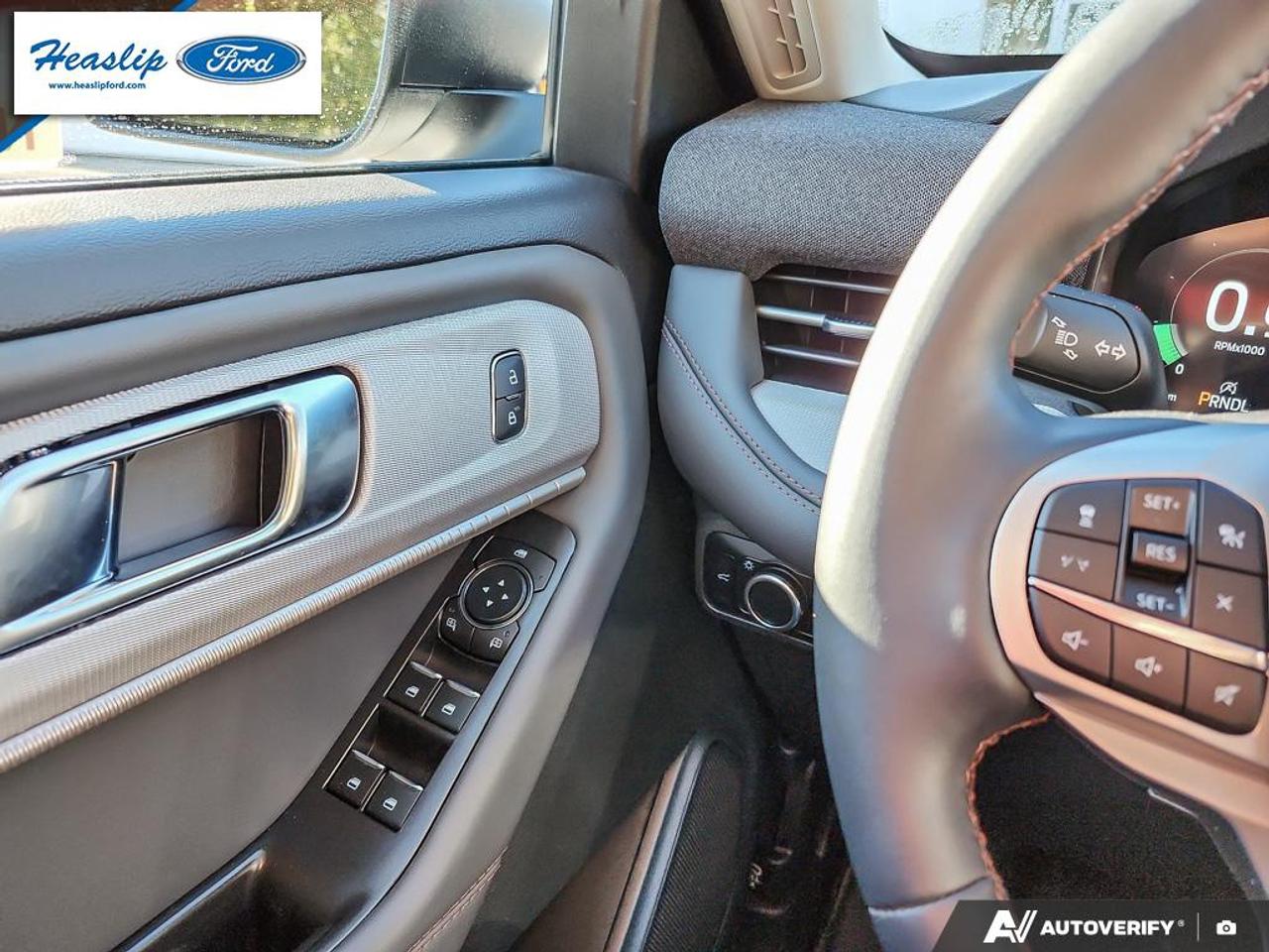 2025 Ford Explorer Active Photo