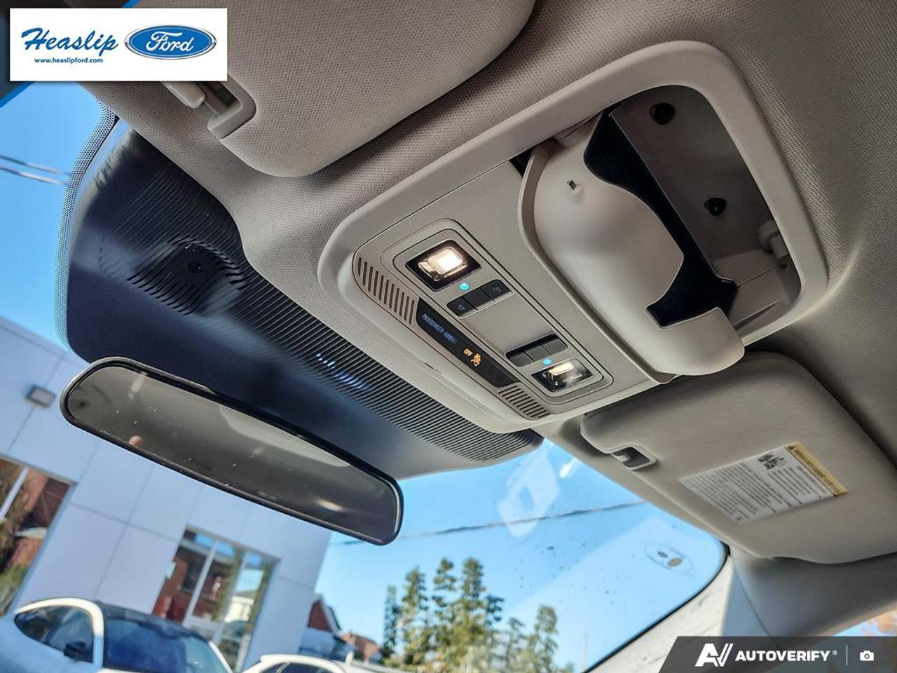 2025 Ford Explorer Active Photo