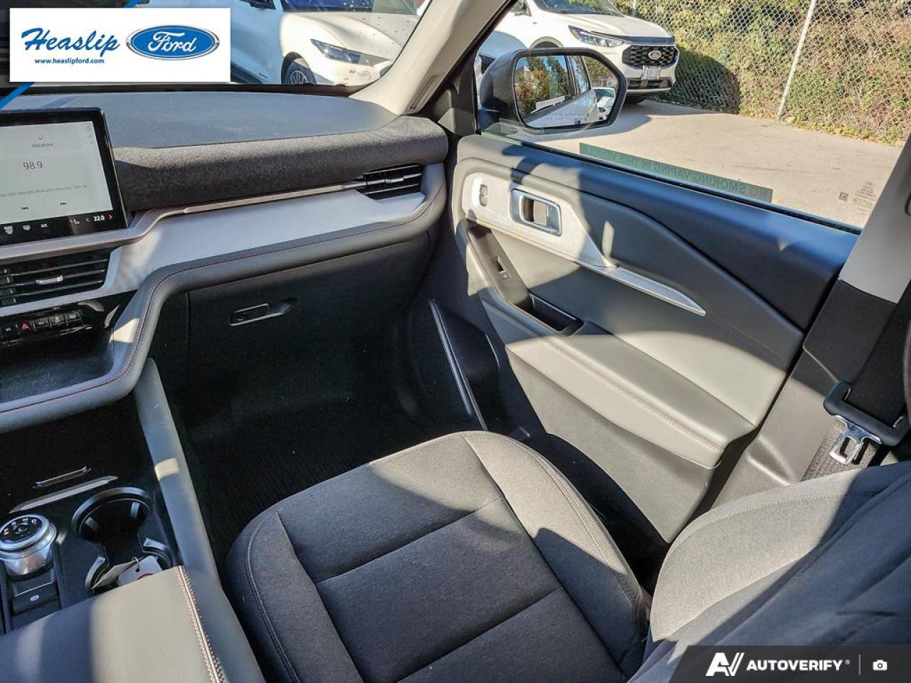 2025 Ford Explorer Active Photo