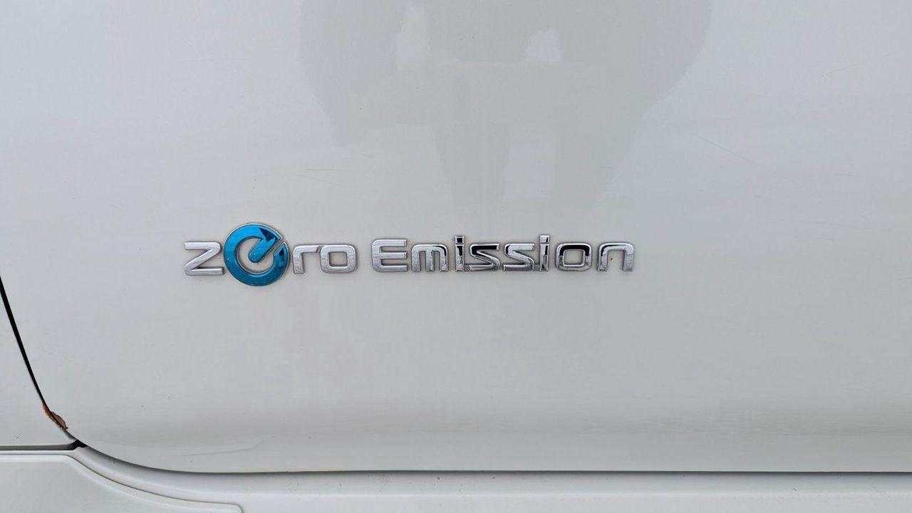 2018 Nissan Leaf SL Photo1