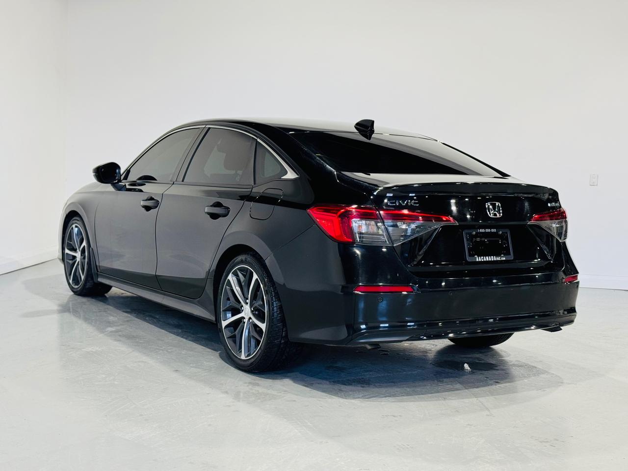 2022 Honda Civic Touring Sedan CVT - Photo #7