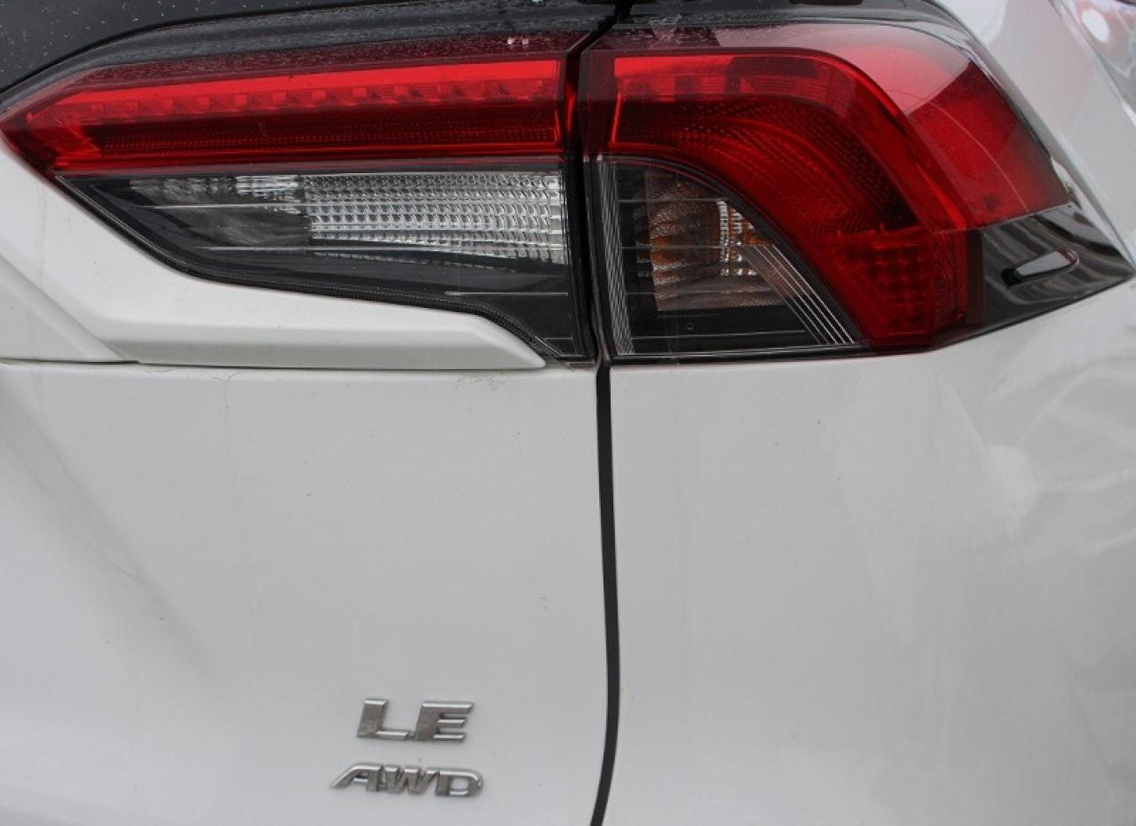 2022 Toyota RAV4 LE AWD Photo4